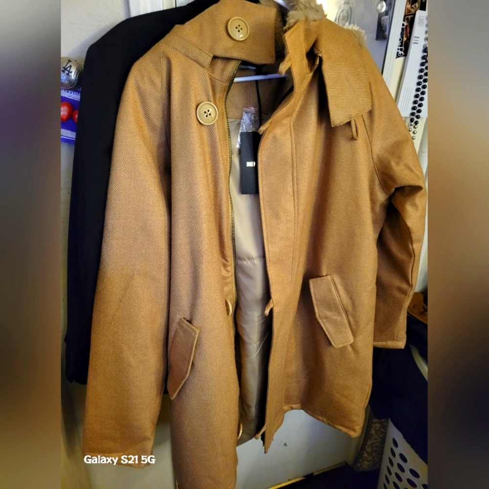 Long Raglan Jacket Women/Men Large Brand new W/tags and extra button